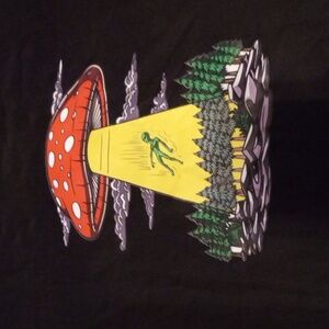 Abducted on mushrooms saucer shirt extra large black